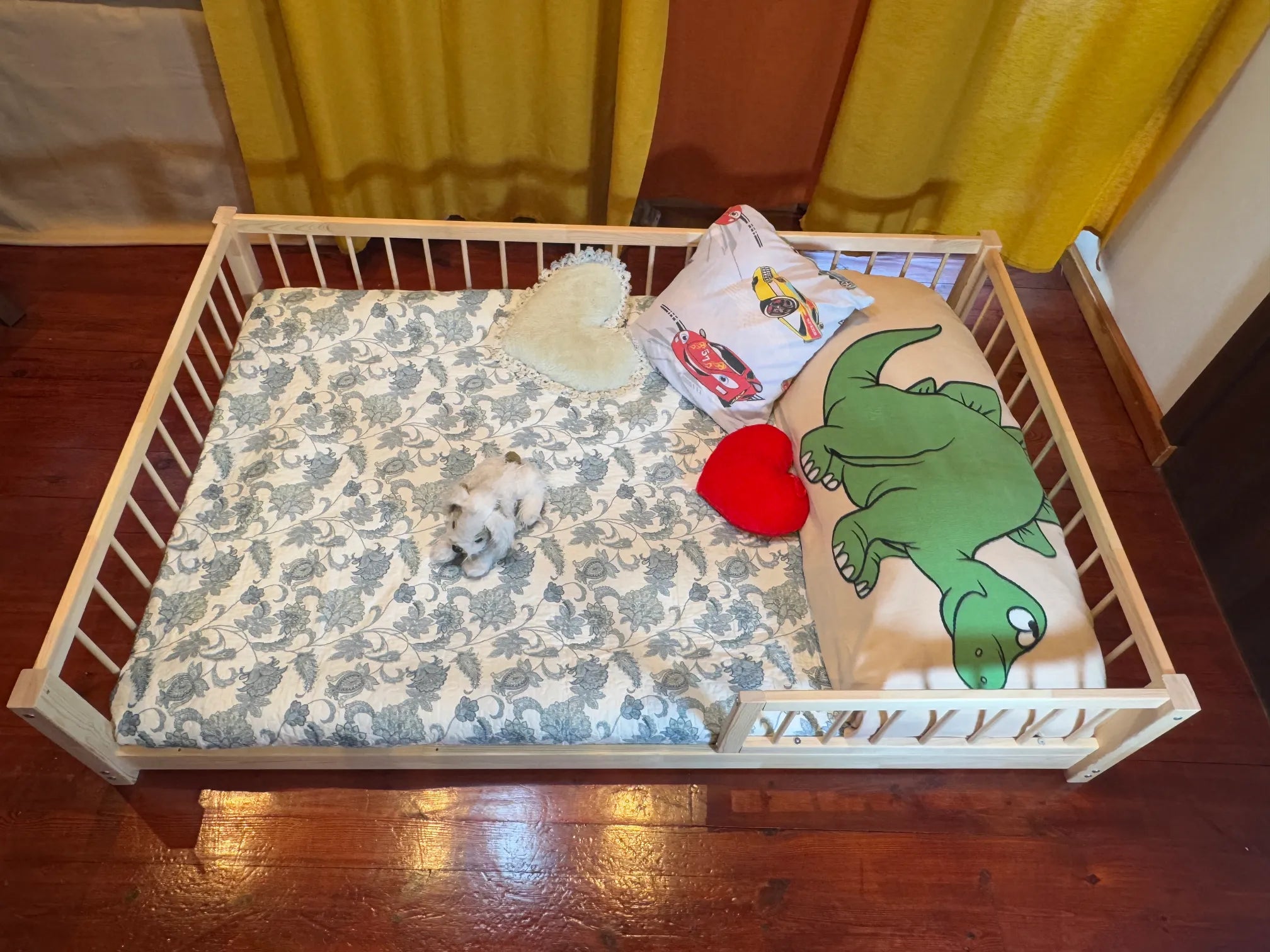 Floor double bed